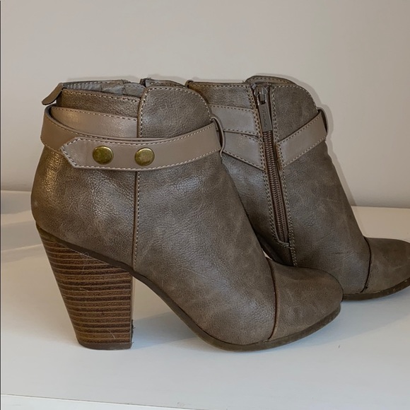 Breckelles Shoes - Taupe Booties